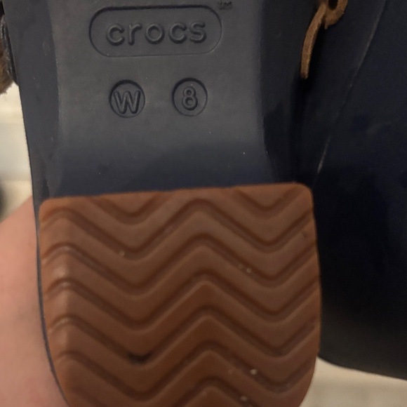 CROCS Woman’s Navy and Tan Slippers - Picture 2 of 5